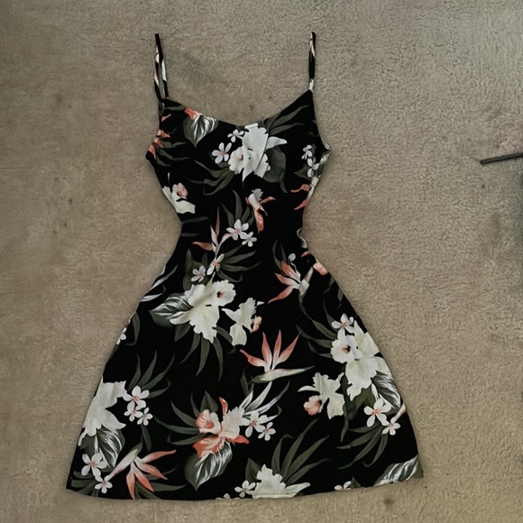 Divided floral short dress, above knee - Picture 3 of 3